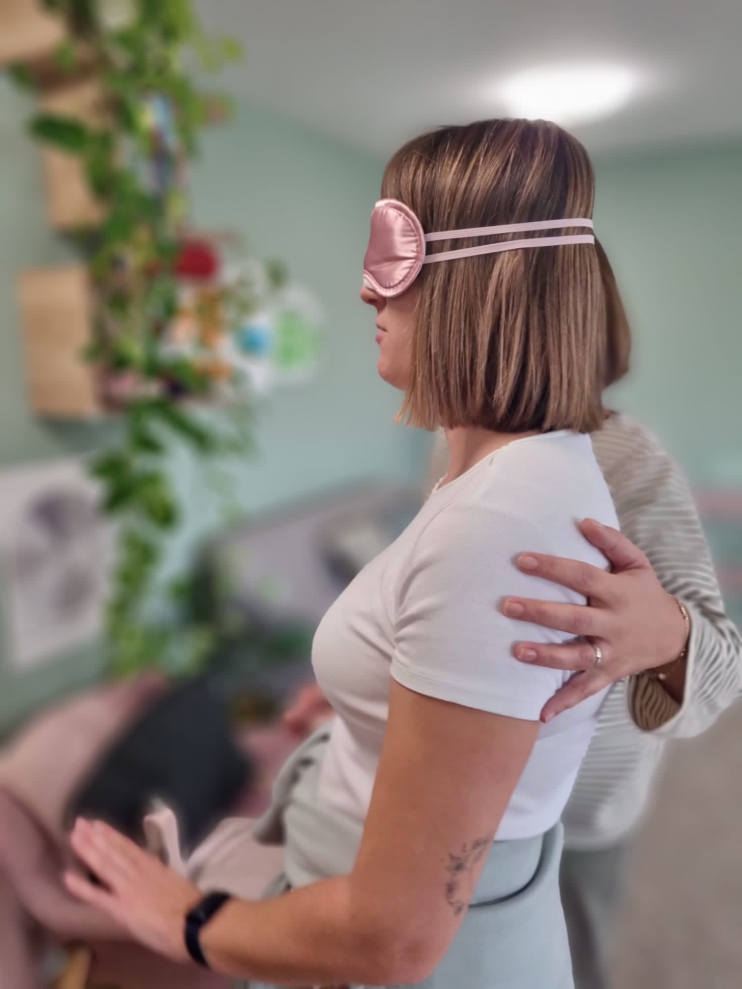 Embodied vježba, polaznica s povezom preko očiju